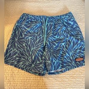 Vineyard Vines Swing Trunks. Large.